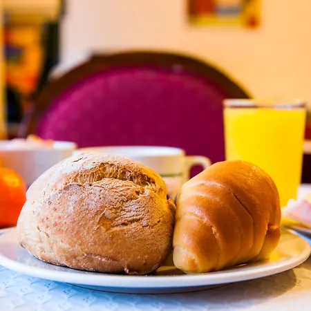 بيت ضيافة Residencial Do Areeiro 2*