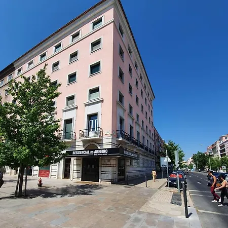 بيت ضيافة Residencial Do Areeiro 2*