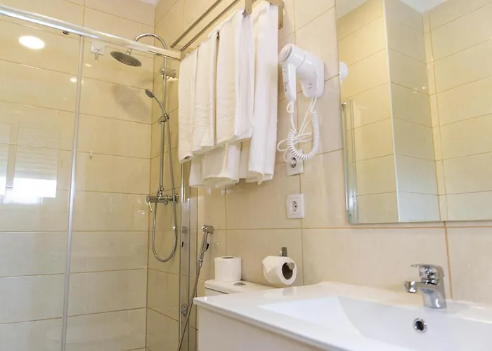 Гостевой дом Residencial Do Areeiro 2*