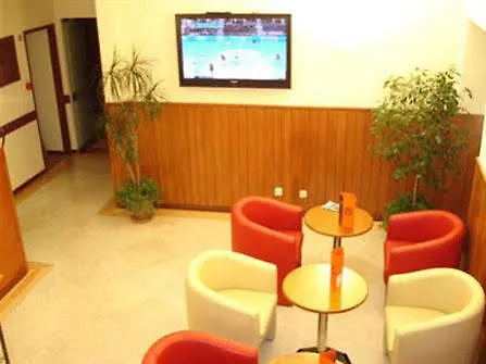 Гостьовий будинок Residencial Do Areeiro 2*